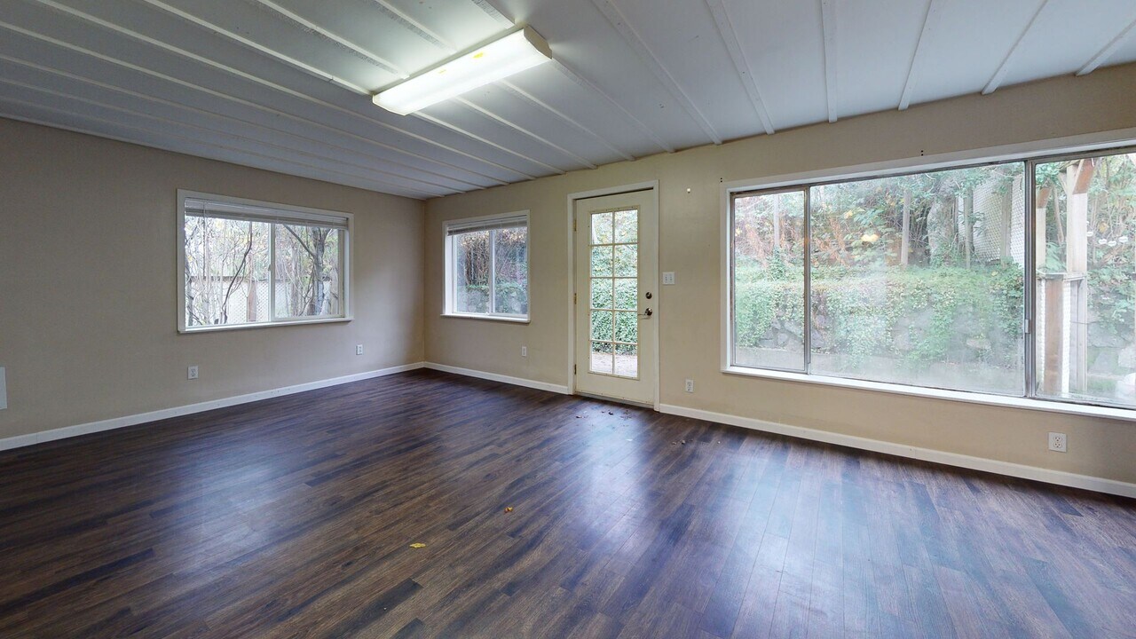 1740 Olympic Ave in Bremerton, WA - Building Photo