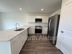 112 Vulcan St in Owens Cross Roads, AL - Foto de edificio - Building Photo