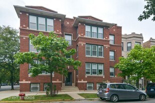 3334 W Belden Ave, Unit G in Chicago, IL - Building Photo