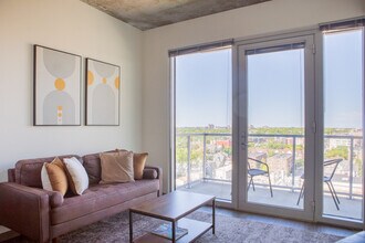 1840 N Farwell Ave in Milwaukee, WI - Foto de edificio - Building Photo