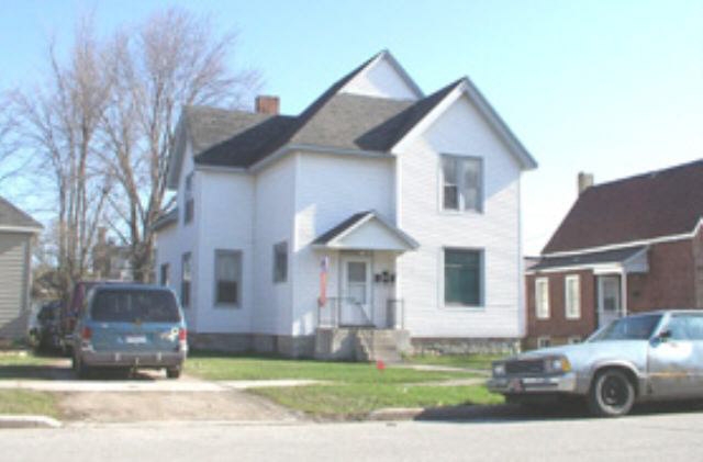 461 S 1st Ave in Escanaba, MI - Foto de edificio