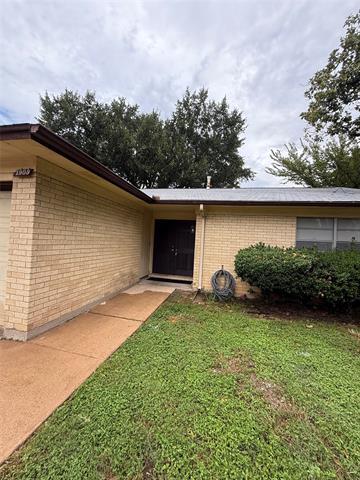 1909 Juanita Dr in Arlington, TX - Building Photo