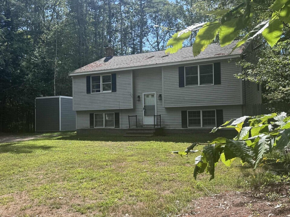 41 Goldeneye Dr in Topsham, ME - Foto de edificio