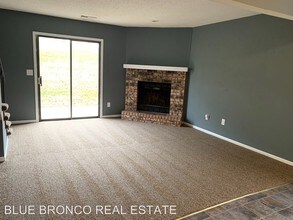 508 NE Churchill St in Lee's Summit, MO - Foto de edificio - Building Photo