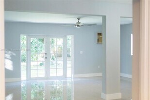 624 Westward Dr in Miami Springs, FL - Building Photo