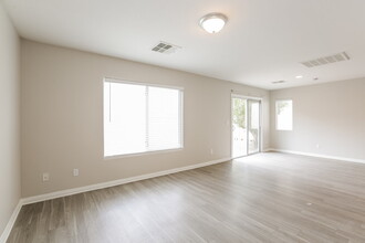 9469 Diamond Bridge Ave in Las Vegas, NV - Building Photo - Building Photo