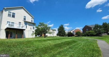 16056 Sheringham Way in Gainesville, VA - Building Photo - Building Photo