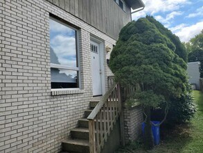 252 Gompers Ave, Unit B in Indiana, PA - Building Photo - Building Photo