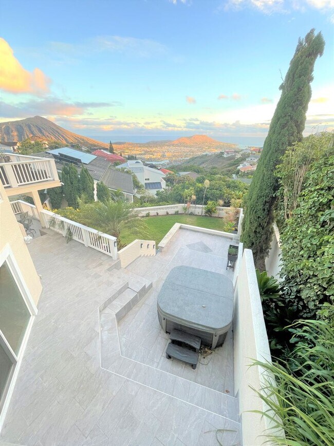 1065 Kalihiwai Pl in Honolulu, HI - Building Photo - Building Photo