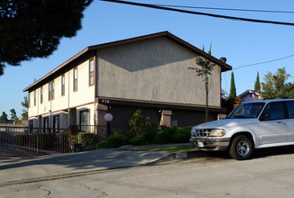 578 Stepney St in Inglewood, CA - Foto de edificio - Building Photo