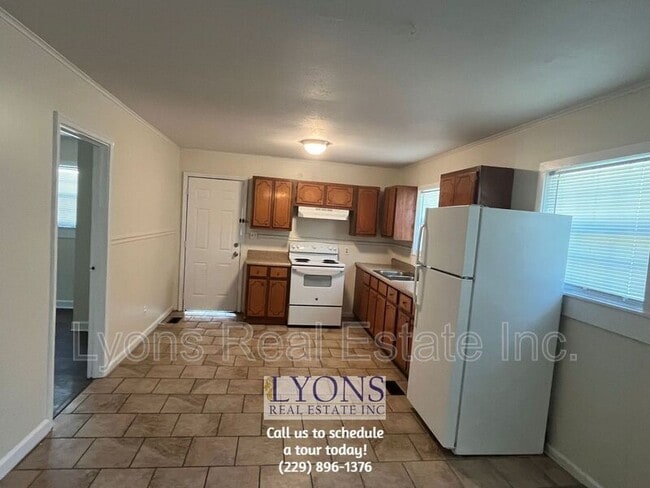 615 E Brookwood Dr in Valdosta, GA - Building Photo - Building Photo