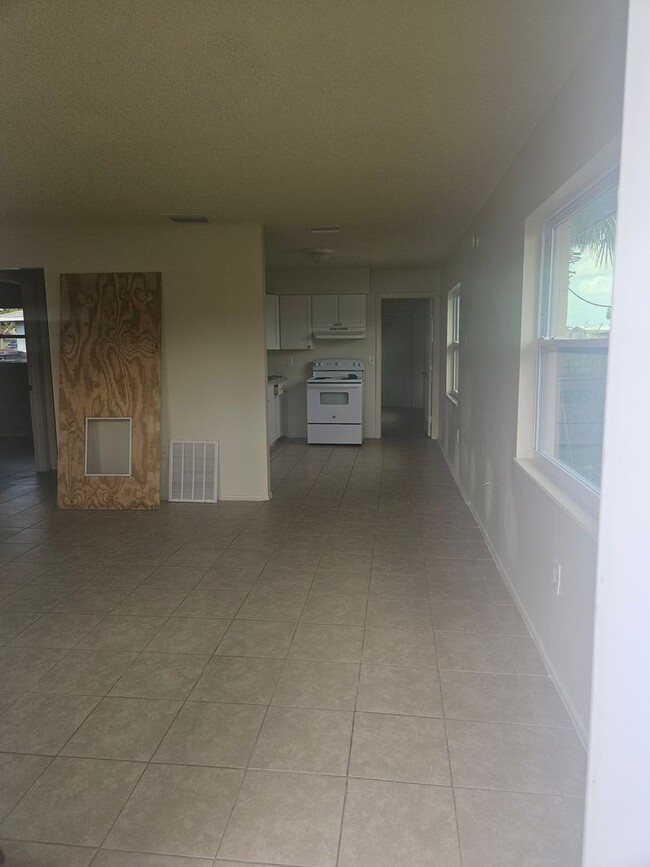 5540 9th St E in Bradenton, FL - Building Photo - Building Photo