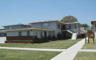 4555 N Bellflower Blvd Apartments