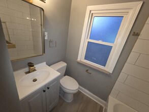 4493 Telhurst Rd in South Euclid, OH - Foto de edificio - Building Photo