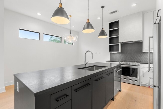 property at 3512 Mosley Ct
