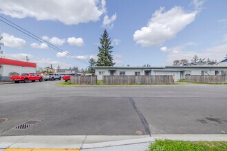 5819 77th St W in Lakewood, WA - Building Photo - Building Photo