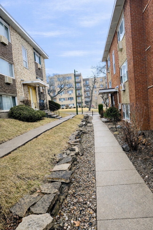 2027 W 111th St in Chicago, IL - Building Photo - Building Photo