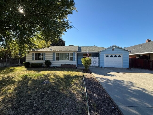 1333 Collier Ave in Modesto, CA - Building Photo - Building Photo