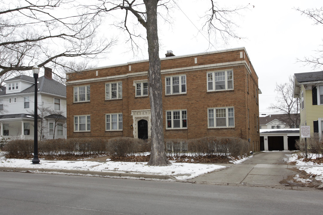 800 W South St in Kalamazoo, MI - Foto de edificio