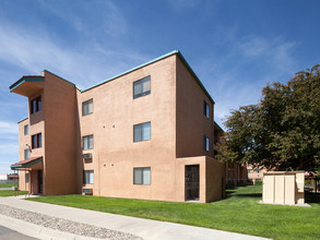 Sandia Vista Senior Living in Albuquerque, NM - Foto de edificio - Building Photo