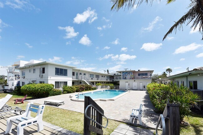 2250 Bay Dr in Miami Beach, FL - Building Photo - Building Photo