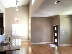 2708 Oak Springs Dr in Austin, TX - Building Photo - Building Photo