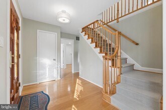 2302 Tanglevale Dr in Vienna, VA - Building Photo - Building Photo