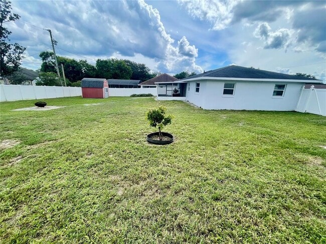 2107 E Atmore Cir in Deltona, FL - Building Photo - Building Photo