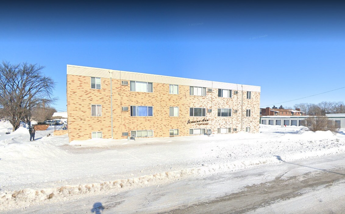 Jeannie Anne Apartments in Dilworth, MN - Building Photo