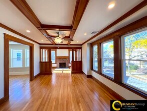 14 White St, Unit 2 in Arlington, MA - Building Photo - Building Photo