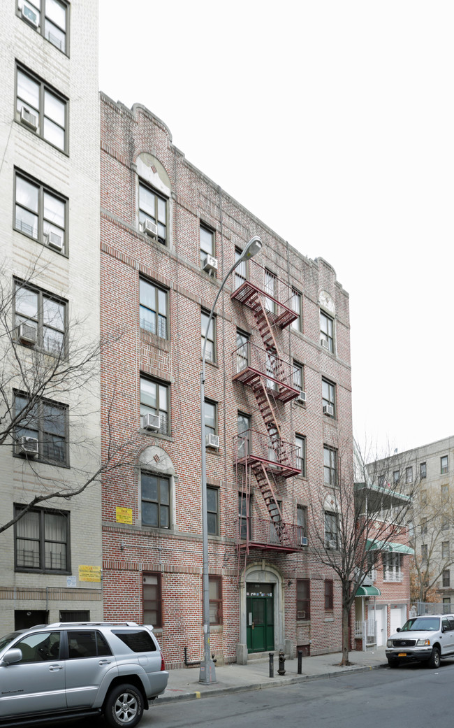 3561 Dekalb Ave in Bronx, NY - Foto de edificio - Building Photo