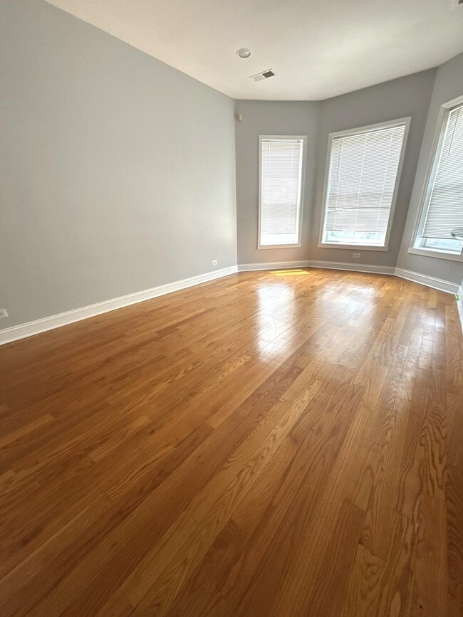 5837 S Calumet Ave in Chicago, IL - Building Photo - Building Photo