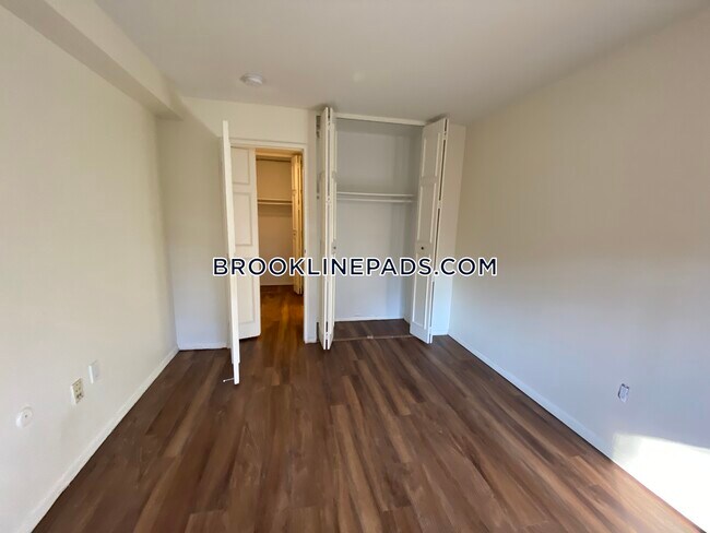 185 Freeman St in Brookline, MA - Building Photo - Building Photo
