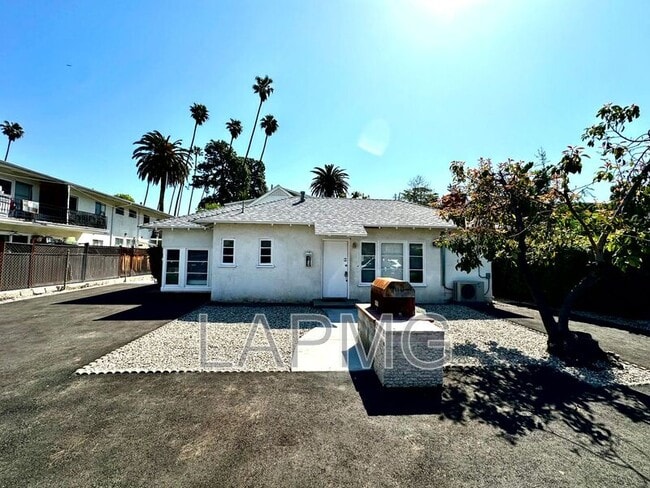 607-611 N El Molino Ave in Pasadena, CA - Building Photo - Building Photo