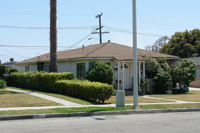 3348-3350 San Luis St in Ventura, CA - Foto de edificio - Building Photo