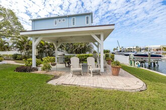 464 N Paula Dr, Unit 106 in Dunedin, FL - Foto de edificio - Building Photo