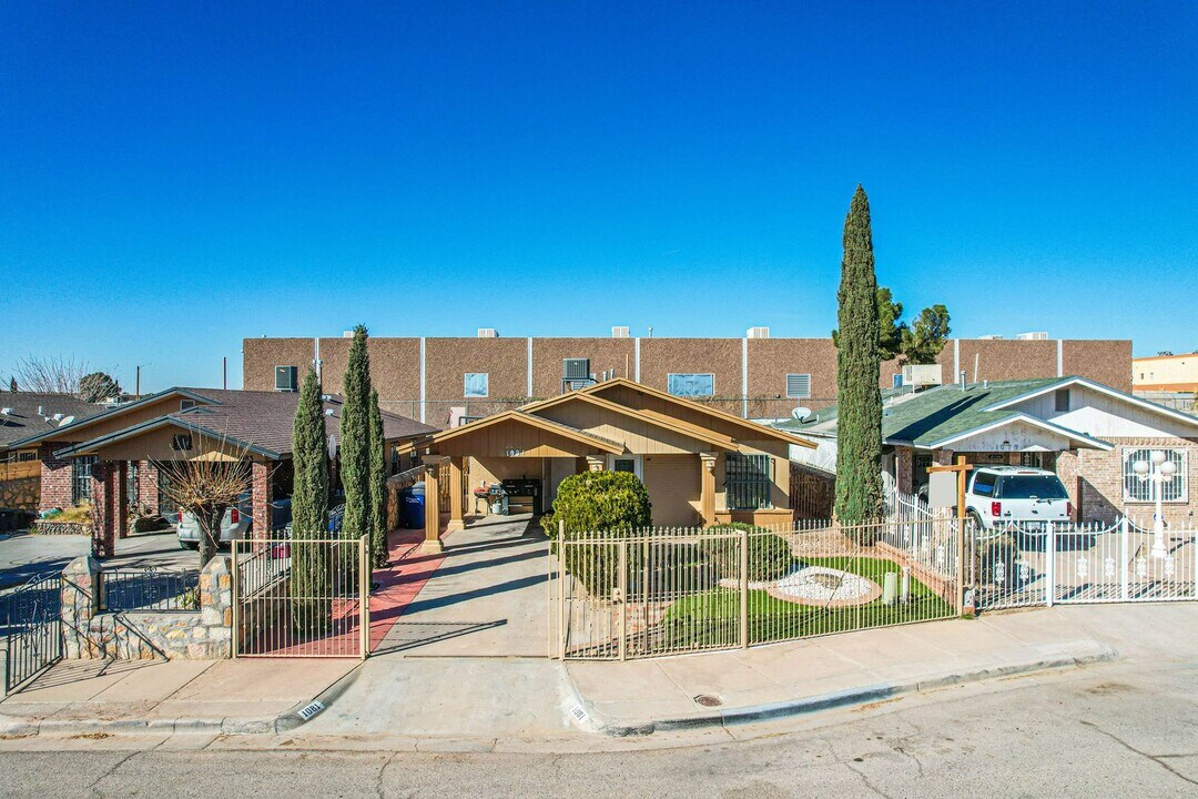 1081 Green Lilac Cir in El Paso, TX - Building Photo