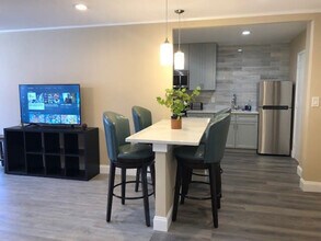 215 Piedmont Ave NE in Atlanta, GA - Foto de edificio - Building Photo