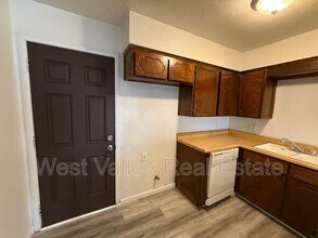 205 W Ash St in Taft, CA - Building Photo - Building Photo