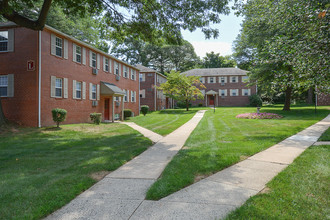 Knollwood Apartments in Phoenixville, PA - Building Photo - Building Photo