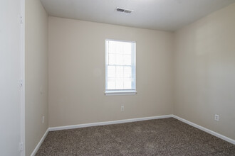 301 Bluebell Ave in Summerville, SC - Building Photo - Building Photo