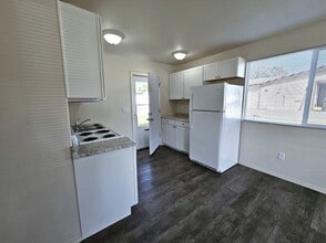 5880 Gray St in West Richland, WA - Building Photo - Building Photo