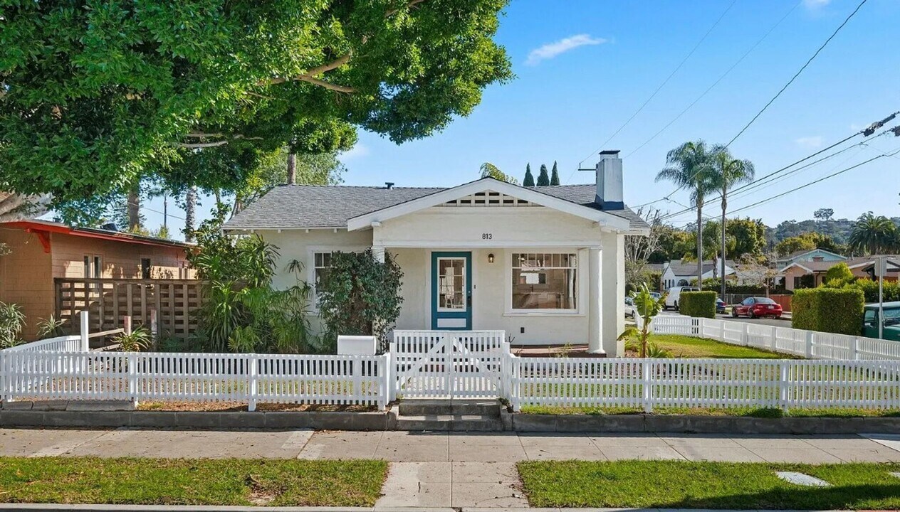 813 W Valerio St in Santa Barbara, CA - Building Photo