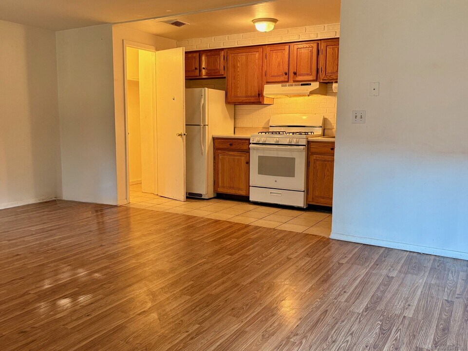 15 Towne House Rd in Hamden, CT - Building Photo