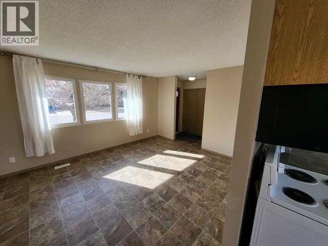 2161 Palm Rd S in Lethbridge, AB - Building Photo - Building Photo