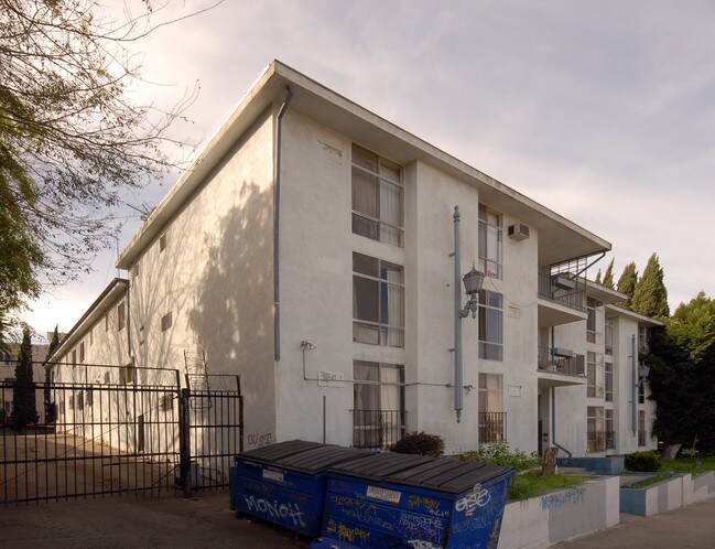 2020 Miramar St in Los Angeles, CA - Building Photo - Building Photo