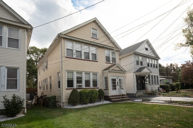 312 E Elm St in Linden, NJ - Building Photo - Building Photo