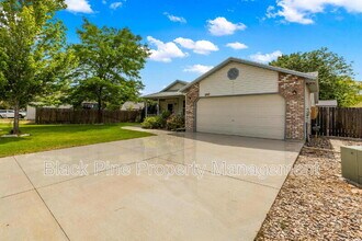 2117 S Crimson Rose Way in Boise, ID - Building Photo - Building Photo