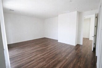 18919 Gault St in Los Angeles, CA - Building Photo - Building Photo