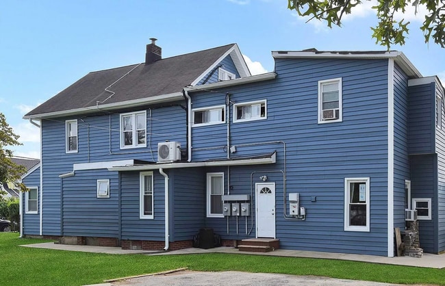 1250 Woodfield Rd, Unit 3 in Rockville Centre, NY - Building Photo - Building Photo